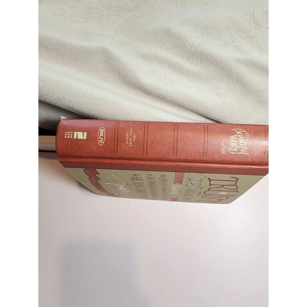 NKJV Beautiful Word Bible Large Print Like New Hardcover Red Letter Edition Good